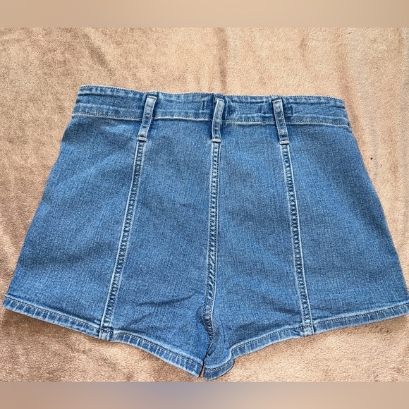 Women's Super-High Rise
Seamed Jean Shorts - Wild Fable™ Medium Wash
6 - Picture 2 of 3